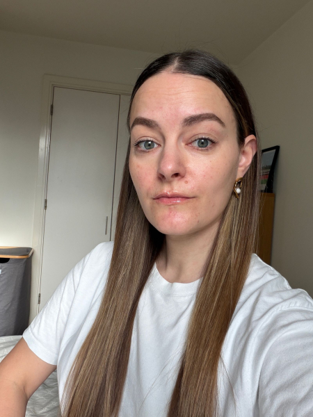 Allure editor Sophia Panych poses for a makeupfree selfie.